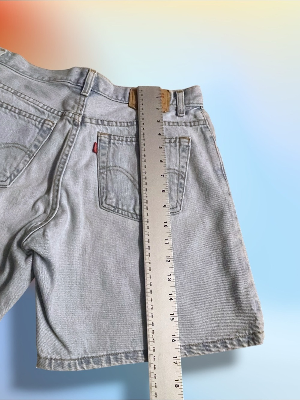 Levi's Women's Light Wash Classic Jeans Denim Shorts Size 10 - Picture 9 of 14